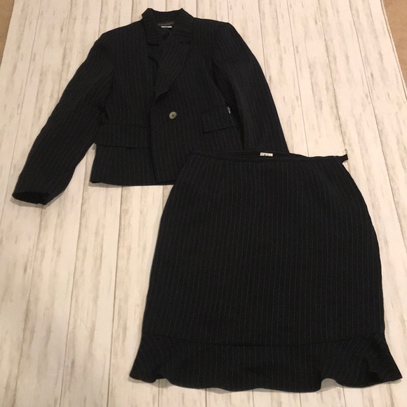 Harve Benard Dresses & Skirts - Navy blue lined skirt suit set
